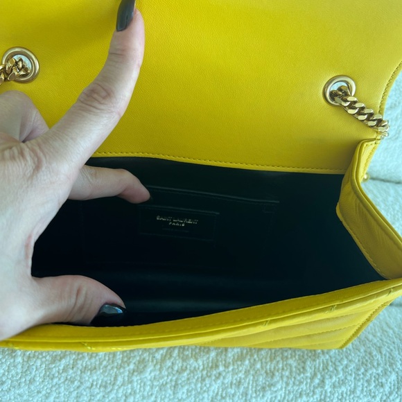 Saint Laurent Classic Monogram Satchel Matelasse Chevron
Leather Small yellow - Picture 7 of 7